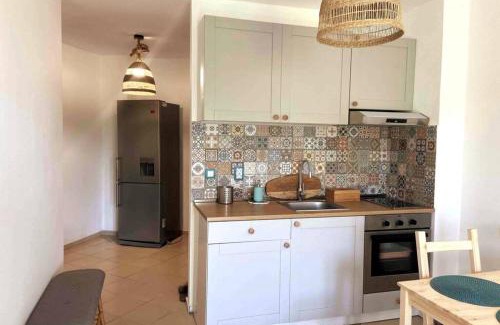 Sinemoretz Apartment | Seaview dreamy apartment with a pool and garden