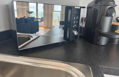 Worthing Apartment | Seaview flat with balcony, spacious 2 bedroom