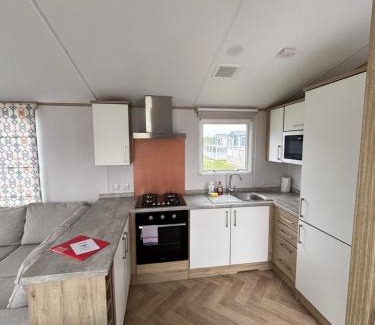Swalecliffe House | Seaview Holiday Park - Reception End