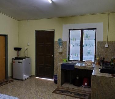 Kampung Penarik House | SeaView Homestay