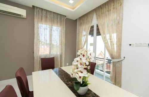 Tanjung Bungah Villa | Seaview Modern 5BR Ferringhi Beach Villa 16Pax