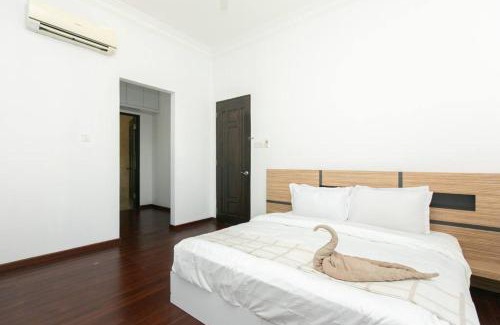 Tanjung Bungah Villa | Seaview Modern 5BR Ferringhi Beach Villa 16Pax