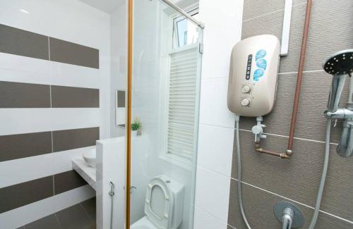 Tanjung Bungah Villa | Seaview Modern 5BR Ferringhi Beach Villa 16Pax