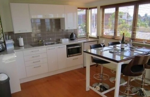 Bluff Hill Apartment | Seaview On Sealy - Not Your Ordinary Bach