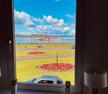 Largs Apartment | Seaview one bedroom apartment in centre of Largs