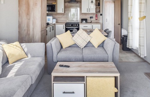 Corton Cottage | Seaview One - UK50167