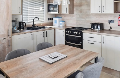 Corton Cottage | Seaview One - UK50167
