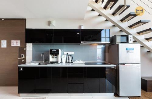 George Town Apartment | Seaview Seafront Duplex in Town with WiFi & Full Kitchen 16