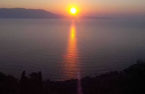 Ravdoucha Apartment | Seaview Studio, 3 pers. panoramic seaview in beautiful setting, west from Chania