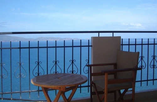 Ravdoucha Apartment | Seaview Studio, 3 pers. panoramic seaview in beautiful setting, west from Chania