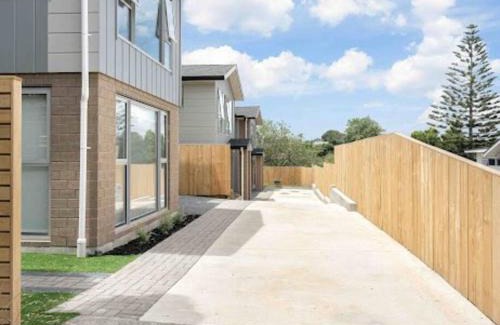 Hillsborough House | Seaviews central with Airport Proximity"
