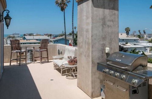 Pierpont Bay House | Seaward Beach House - Luxury 5 Bedroom in Ventura California