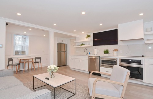 Mystic Apartment | SeaWolf Downtown Mystic 2BR Lux Weekend Getaway