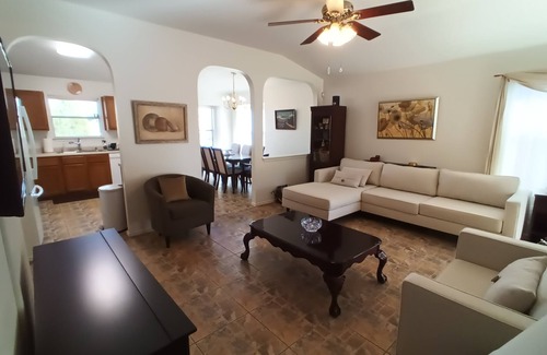 West San Antonio House | SeaWorld and Lackland AFB, Families & Seniors, Nice and Comfortable Home