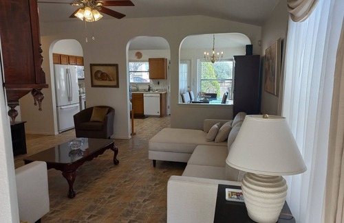 West San Antonio House | SeaWorld and Lackland AFB, Families & Seniors, Nice and Comfortable Home