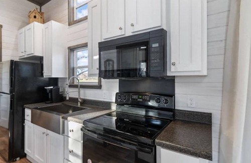Athens House | Secluded 2-bedroom tiny home, gated with dog park