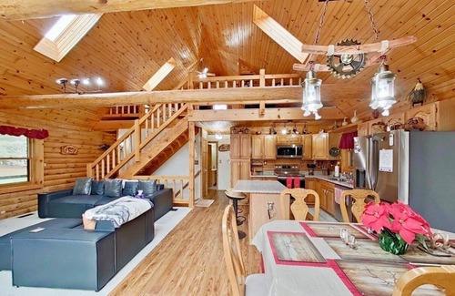 Gregory Cabin | Secluded 3400 Sq Ft Log Cabin Retreat with Modern Comforts & Screne Nature views