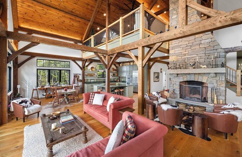 Ludlow House | Secluded 5-BR Estate 10-Min to Okemo
