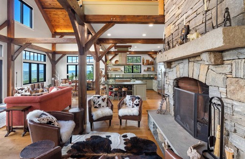 Ludlow House | Secluded 5-BR Estate 10-Min to Okemo