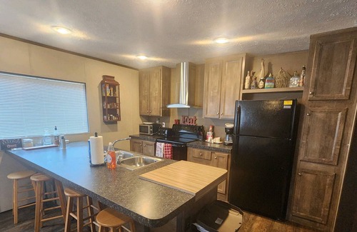 Santa Fe House | Secluded 6 acre home, minutes from Jellystone Water Park & Mark Twain Lake