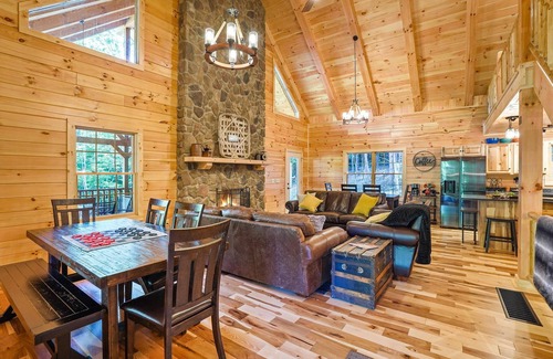 Logan Cabin | Secluded 6-bedroom Log Cabin Nestled in the Pines