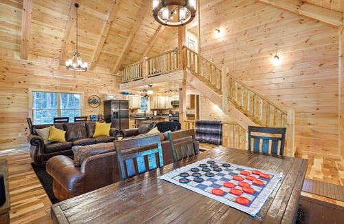 Logan Cabin | Secluded 6-bedroom Log Cabin Nestled in the Pines