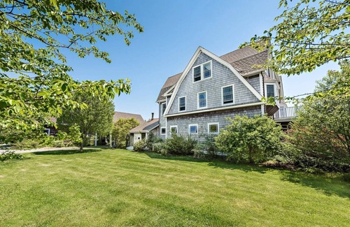 Narragansett House | Secluded 7000sq foot home 5 minutes from the beach and 15 minutes from Newport!