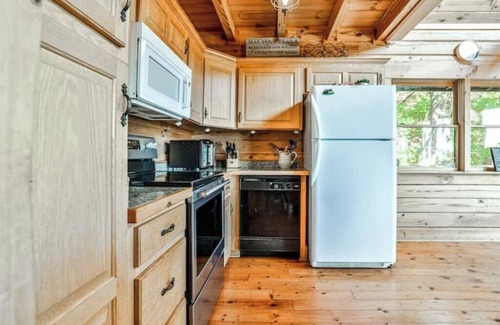 Clayton Cabin | Secluded A-Frame Cabin-Hot Tub-Views-3 mi to town!