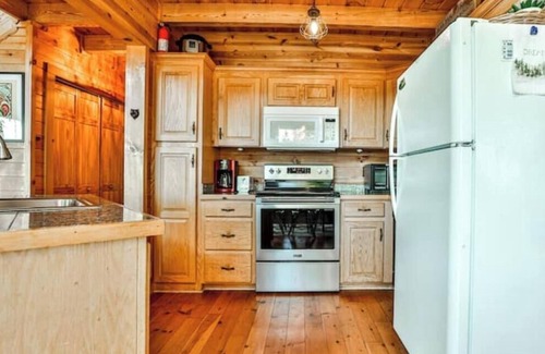 Clayton Cabin | Secluded A-Frame Cabin-Hot Tub-Views-3 mi to town!