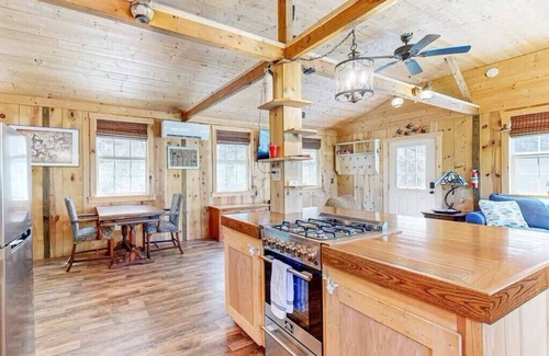 Whittier Cabin | Secluded and Cozy cabin in the Smokies - Whittier NC - Pet Friendly