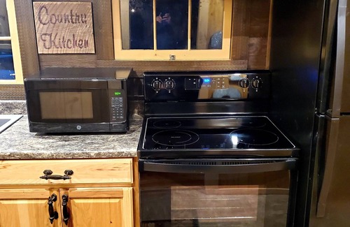Lake George House | Secluded and Cozy Updated Twin Creeks Cabin