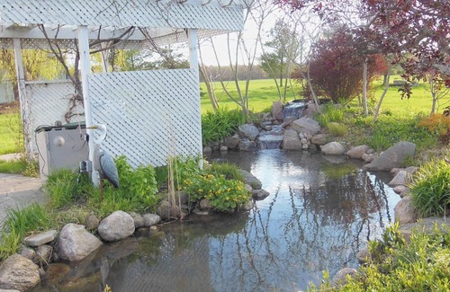 Lincoln House | Secluded and private in Grimsby, Ontario winery region