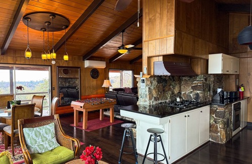 North Fork House | Secluded and scenic Bass Lake/Yosemite area cabin with decks, grill & fireplace