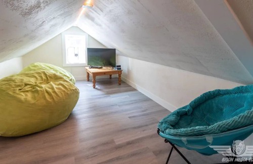 Wallace Apartment | Secluded Apartment w/ garage