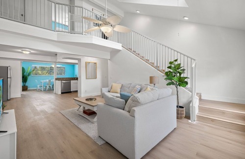 San Carlos Park House | Secluded Backyard w/Pool & HotTub. Sleeps up to 10. Centrally located. 3bed2b