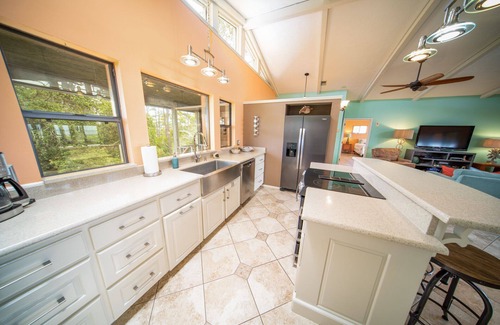 East End House | Secluded Bayfront Retreat, East End, Private Dock, Kayaks
