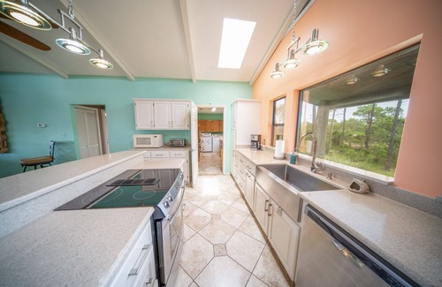 East End House | Secluded Bayfront Retreat, East End, Private Dock, Kayaks