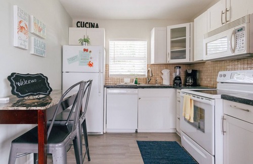 Pompano Beach House | Secluded Beach Adventure Cabana - Newly Renovated!