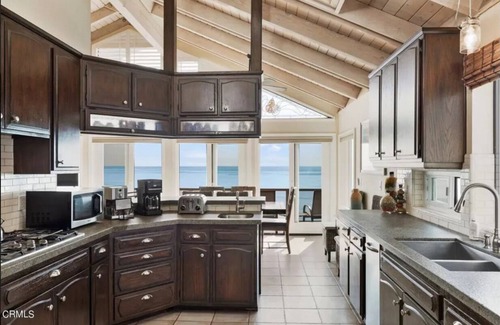 Mussel Shoals House | Secluded Beach House with Expansive Ocean Views