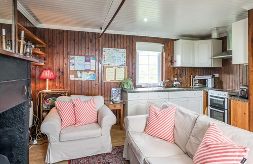 Campbeltown Cottage | Secluded beachside cottage in stunning location beside Campbeltown Loch