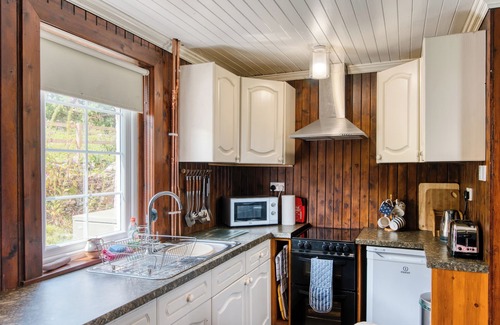 Campbeltown Cottage | Secluded beachside cottage in stunning location beside Campbeltown Loch