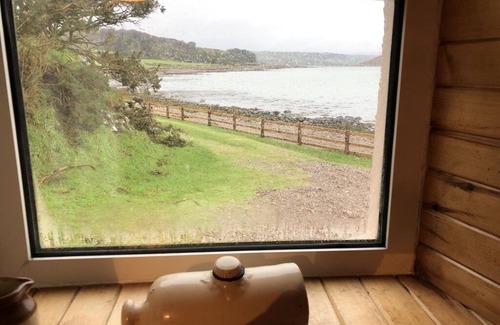 Campbeltown Cottage | Secluded beachside cottage in stunning location beside Campbeltown Loch