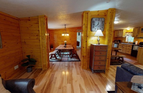 Nelsonville Cabin | Secluded Black Bear Lodge w/Private Pool & Hot Tub near Hocking Hills Ohio