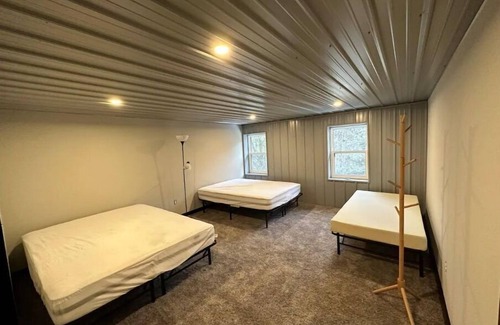 Necedah Cabin | Secluded Cabin-40 acres & trails