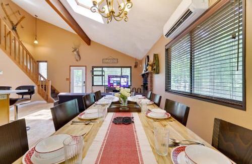 Bushkill Ski Chalet | Secluded Cabin, Jacuzzi, Pool Table, King Bed & Fire Pit