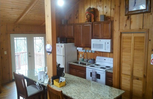 Cleveland Cabin | Secluded Cabin near Helen with Hot Tub and Beautiful Views