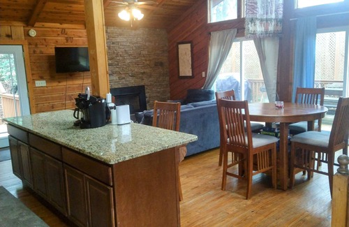 Cleveland Cabin | Secluded Cabin near Helen with Hot Tub and Beautiful Views