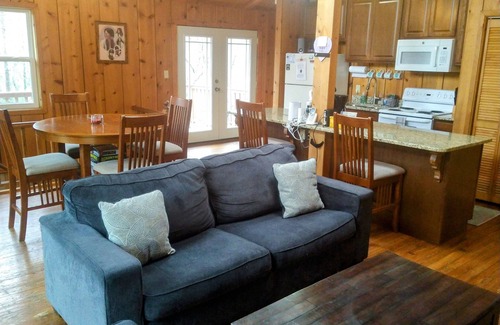 Cleveland Cabin | Secluded Cabin near Helen with Hot Tub and Beautiful Views