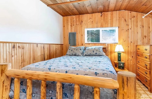 Eatonville Cabin | Secluded cabin on Ohop Lake near Mt. Rainier. Pet Friendly!