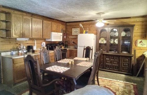 Carbon Hill Cabin | Secluded Cabin near hocking hills with hunting possibilities
